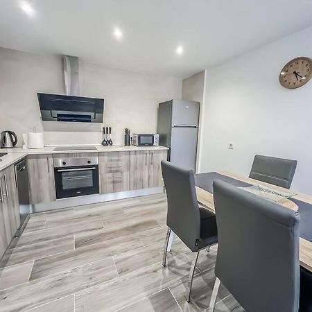 Modern 2 Bed Apartment With Pool In فريجيليانا المظهر الخارجي الصورة