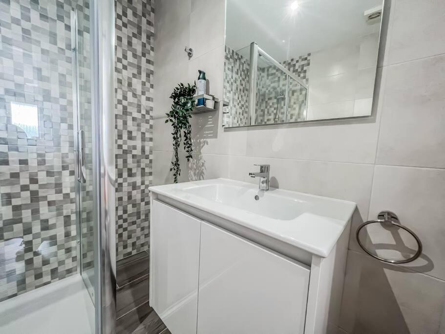 Modern 2 Bed Apartment With Pool In فريجيليانا المظهر الخارجي الصورة